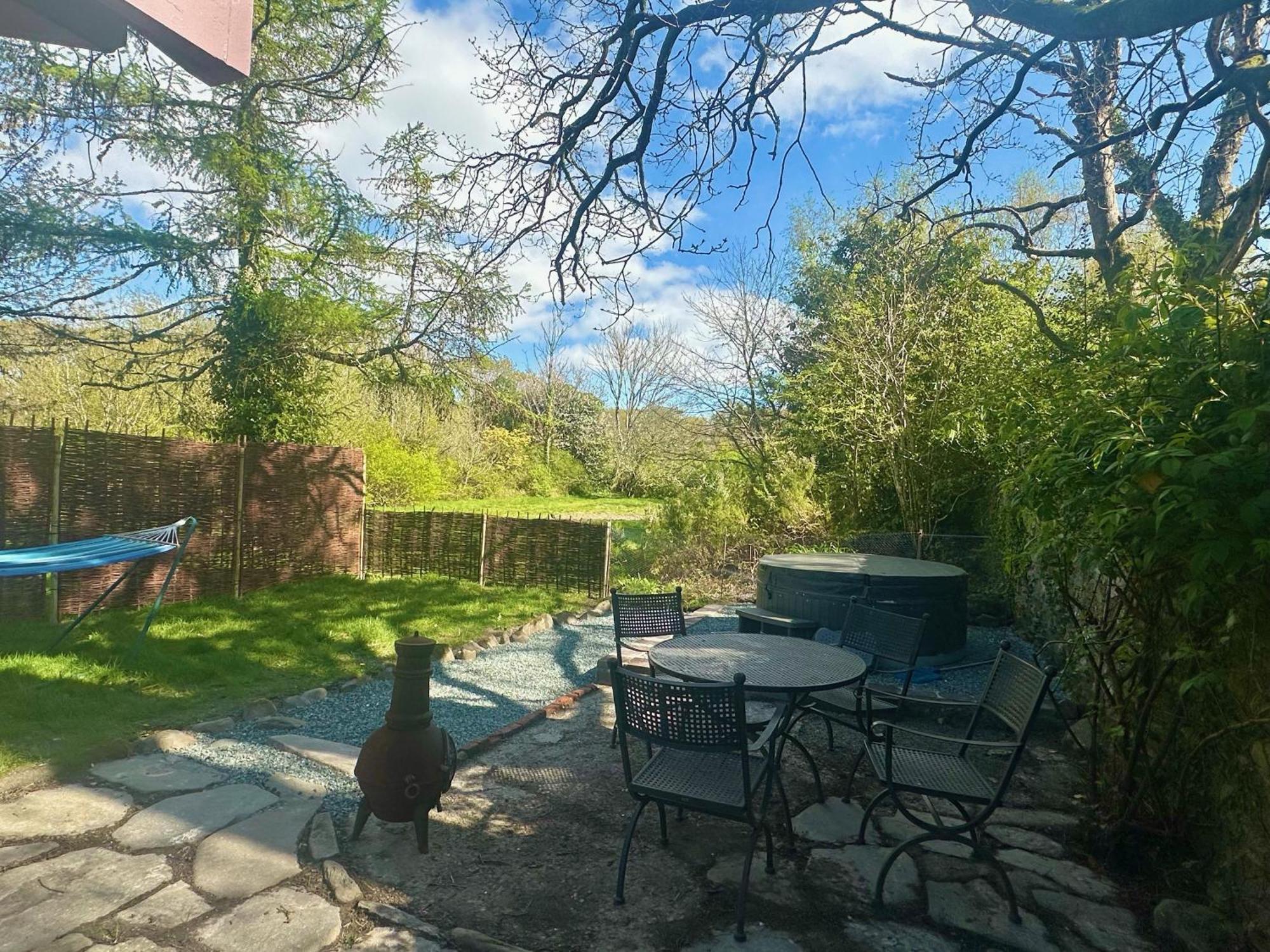 Tiny Romantic Retreat With Hot Tub On A Country Estate Near Cardigan Bay In Eryri Snowdonia Ланбедър Екстериор снимка